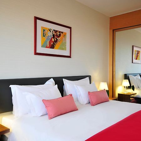 Ramada By Wyndham Lisbon Hotel Exterior foto