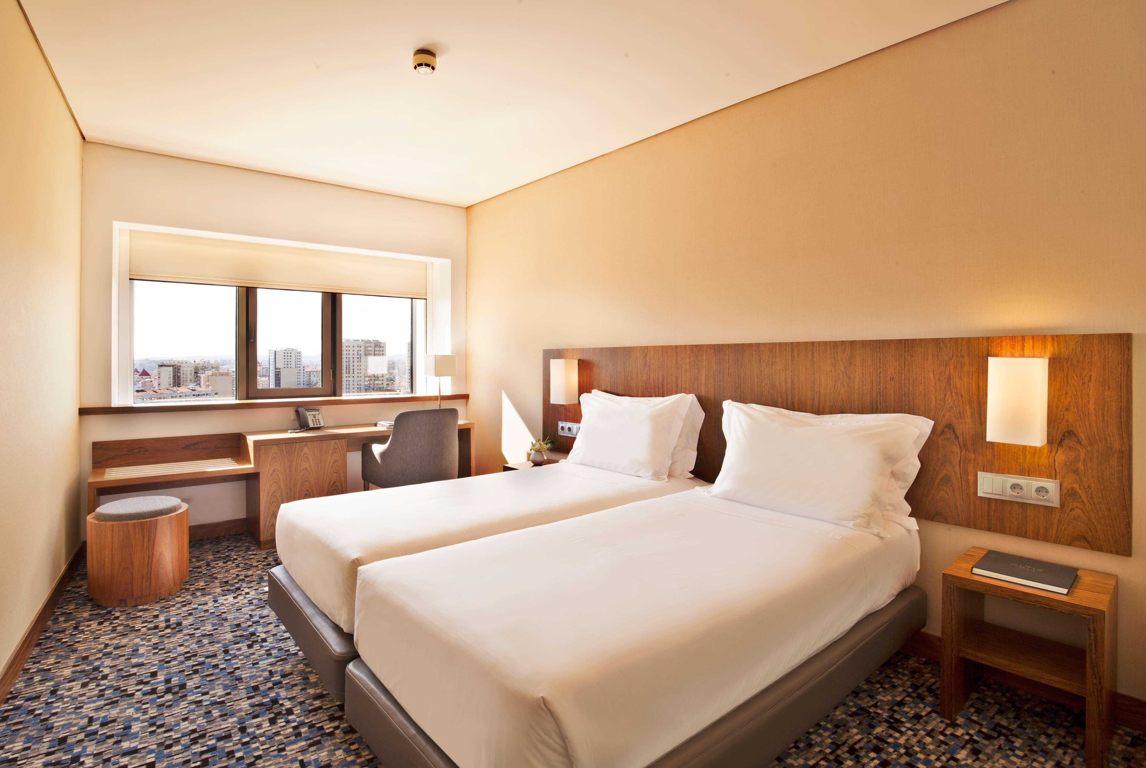 Ramada By Wyndham Lisbon Hotel Exterior foto