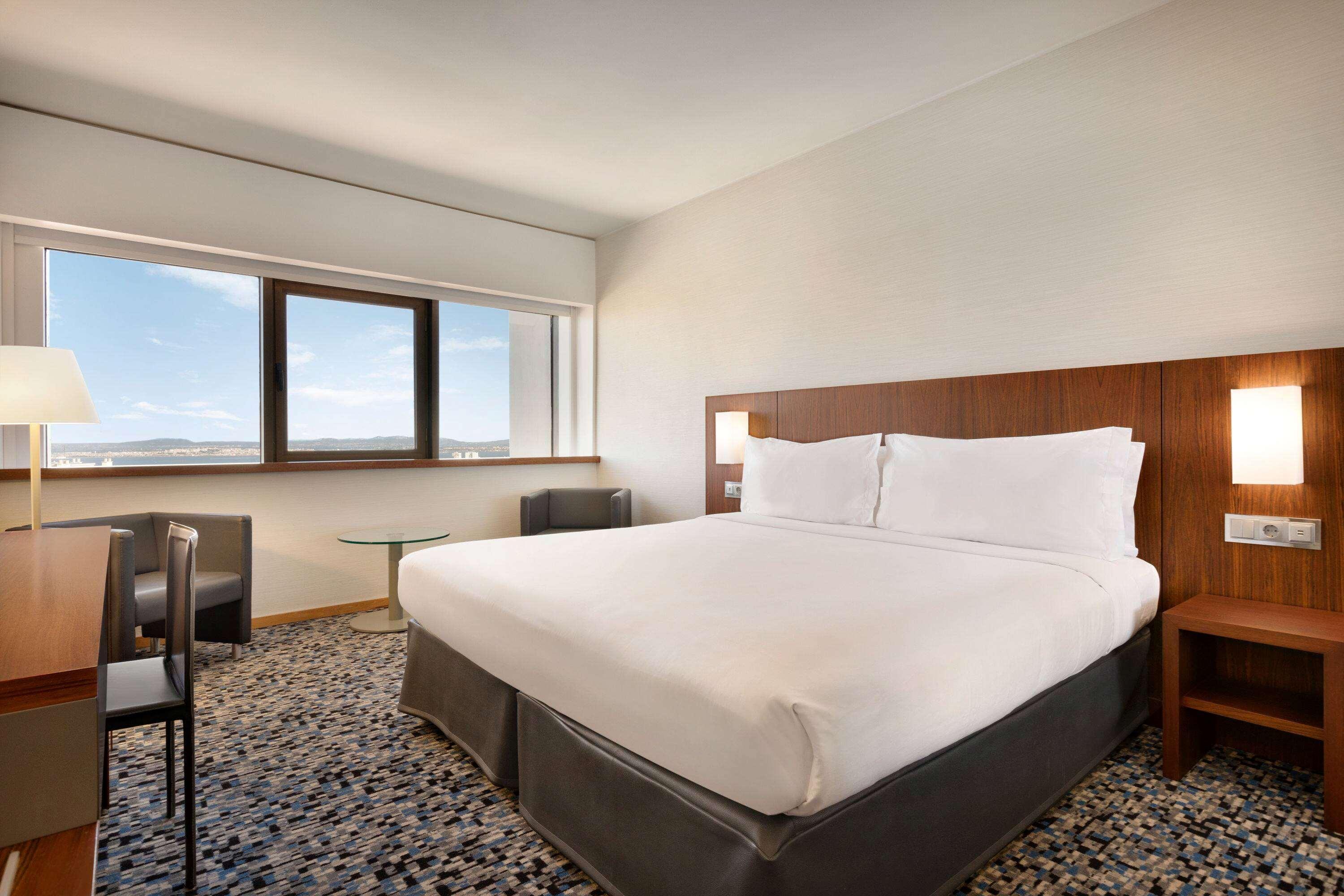 Ramada By Wyndham Lisbon Hotel Exterior foto