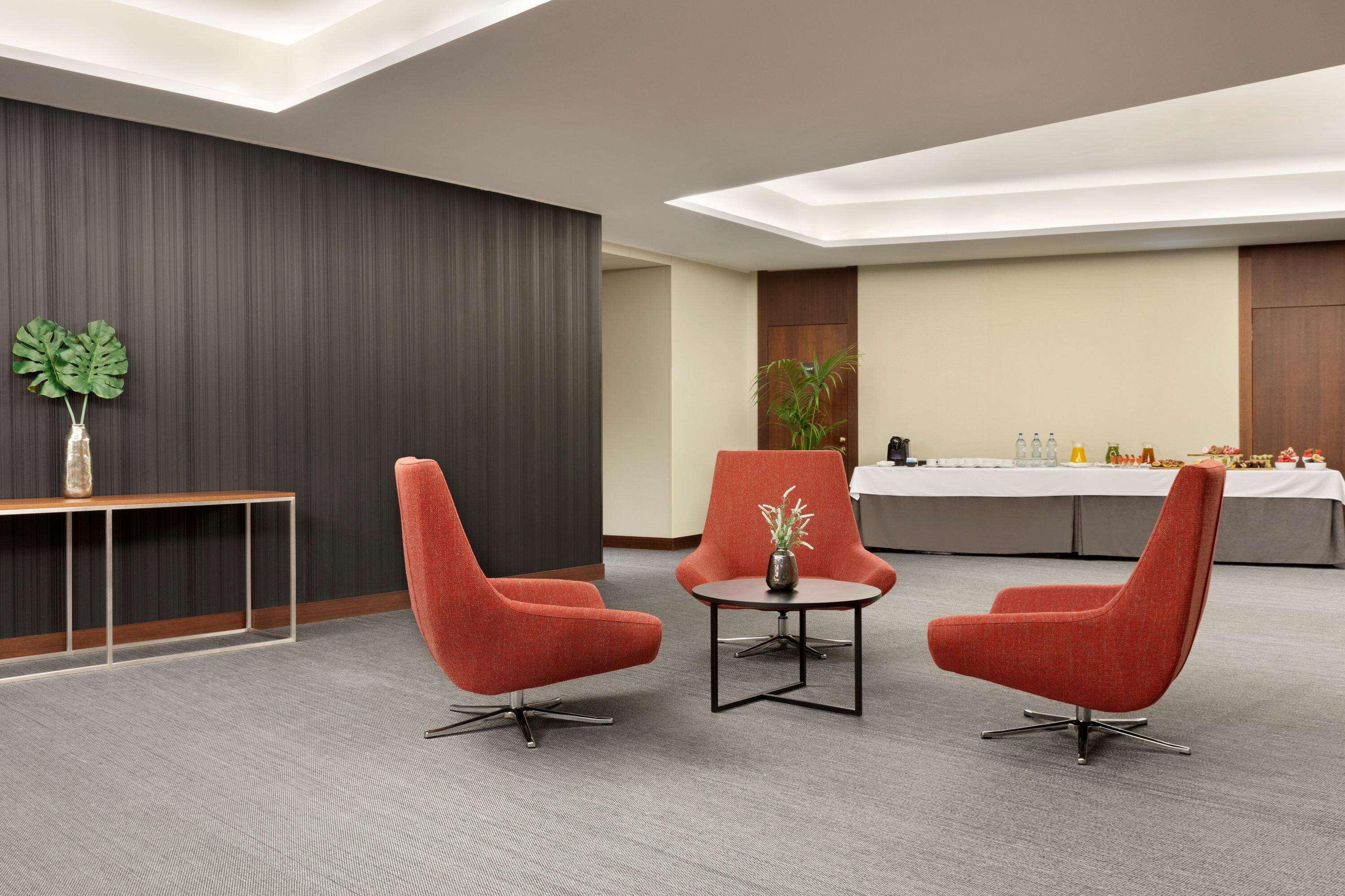Ramada By Wyndham Lisbon Hotel Exterior foto