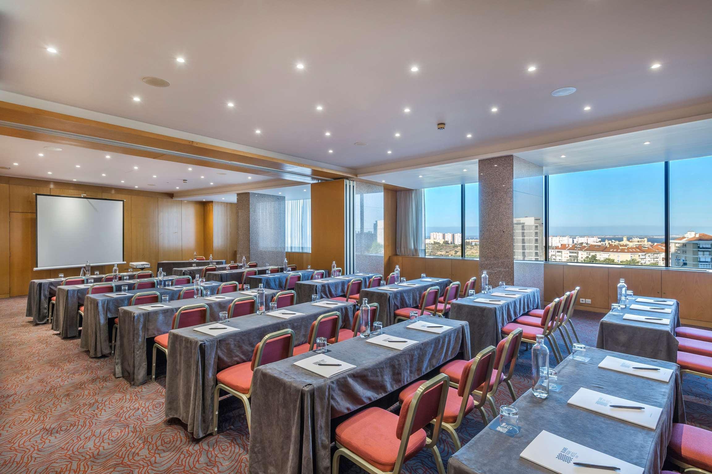 Ramada By Wyndham Lisbon Hotel Exterior foto