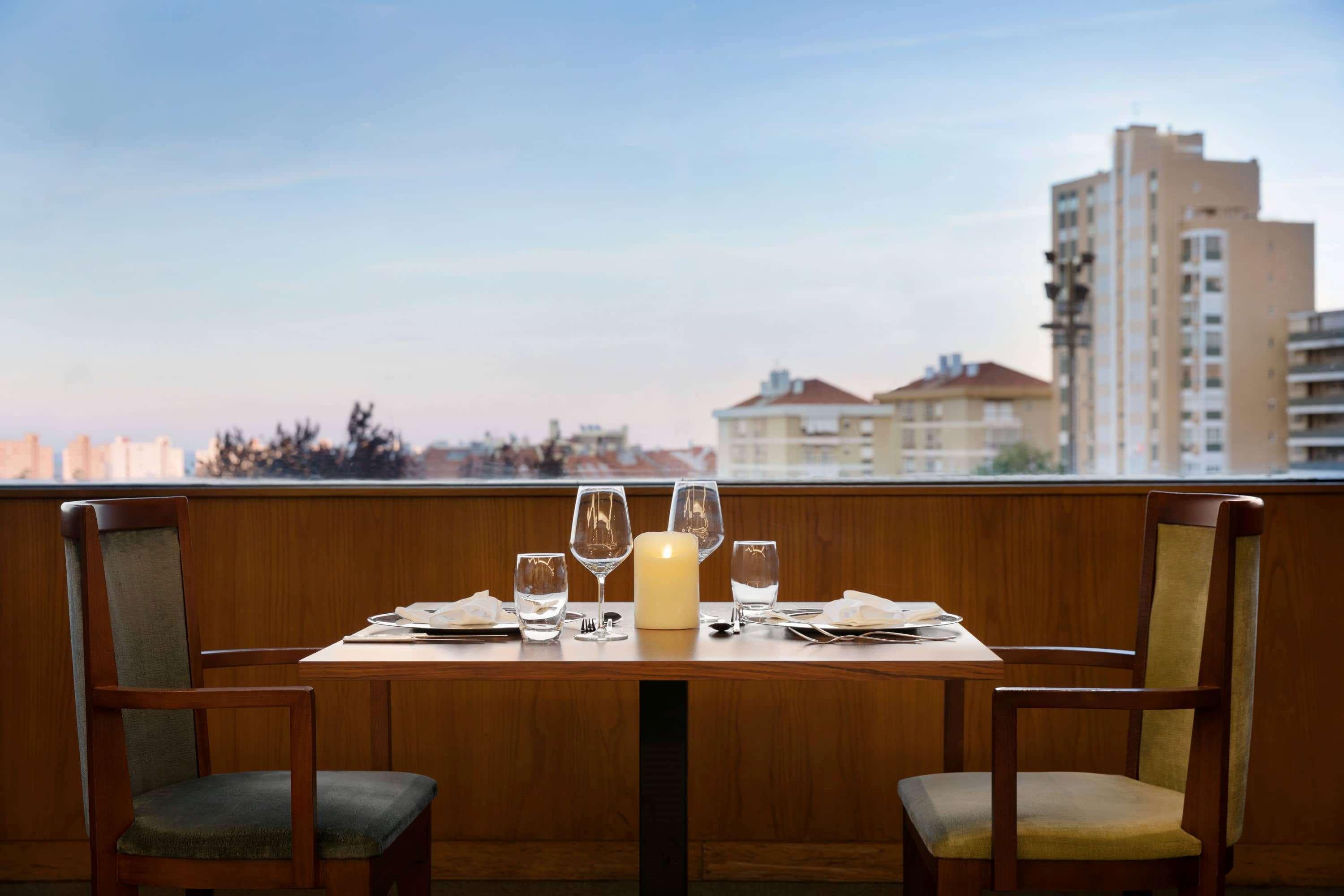 Ramada By Wyndham Lisbon Hotel Exterior foto