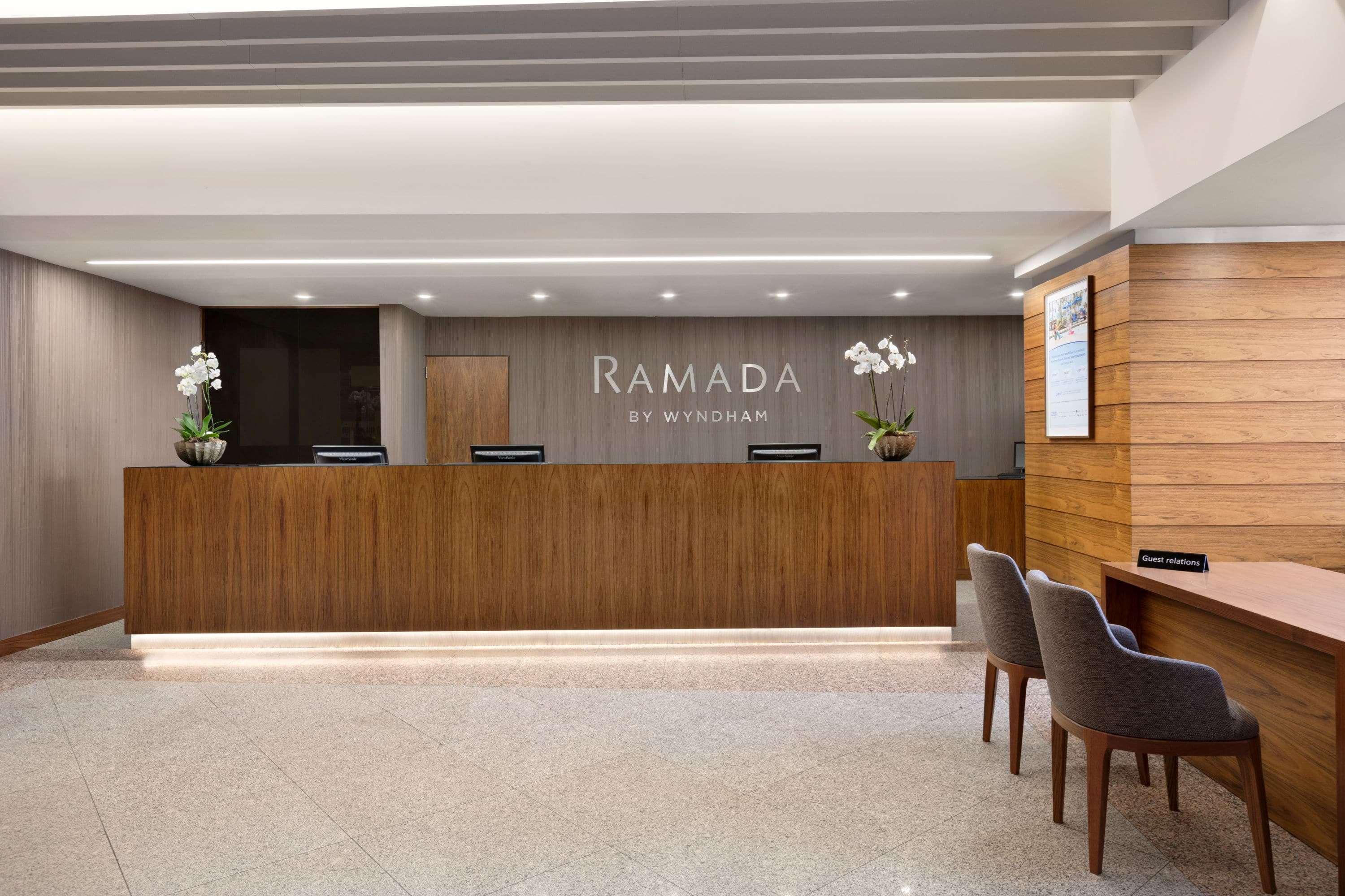 Ramada By Wyndham Lisbon Hotel Exterior foto