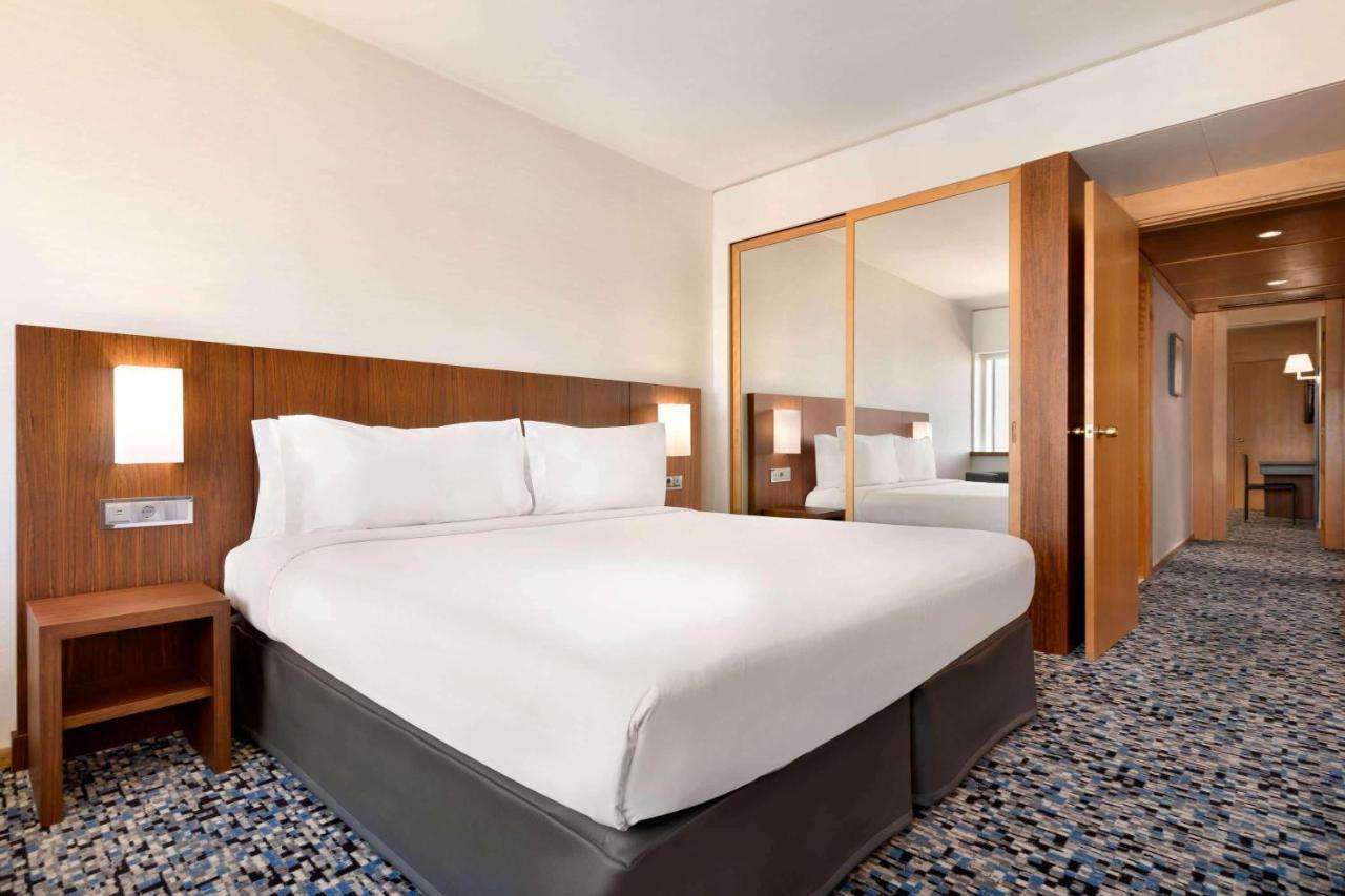 Ramada By Wyndham Lisbon Hotel Exterior foto